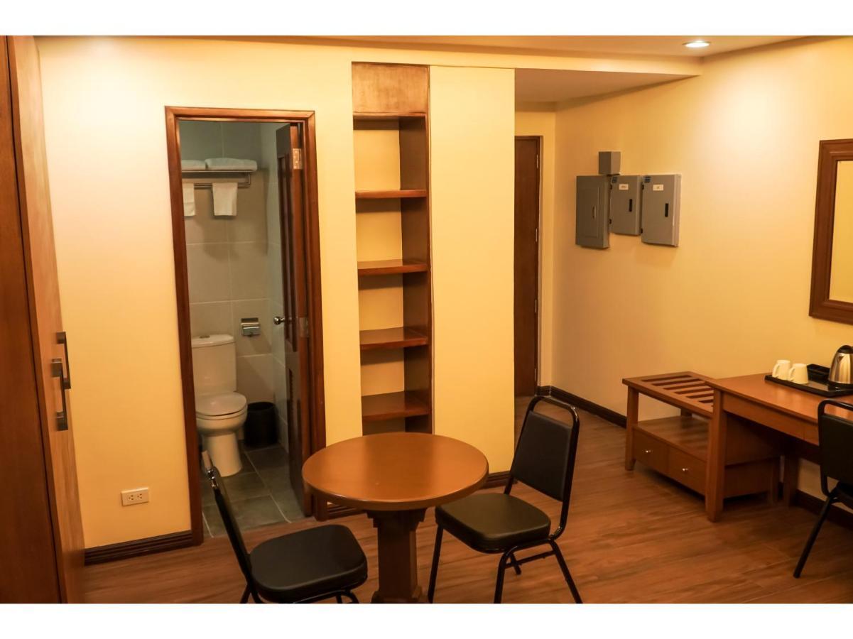M28 Hotel And Apartments 케손시티 외부 사진