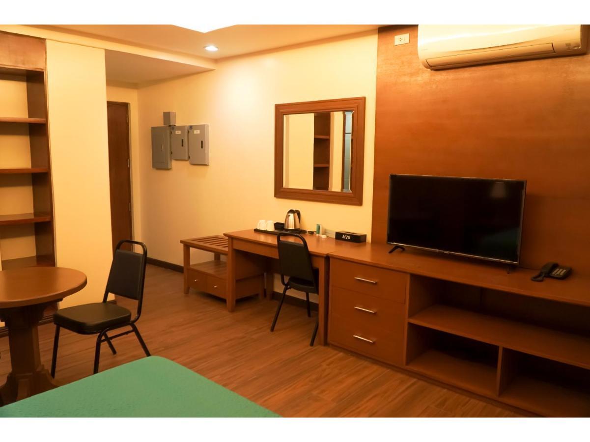 M28 Hotel And Apartments 케손시티 외부 사진