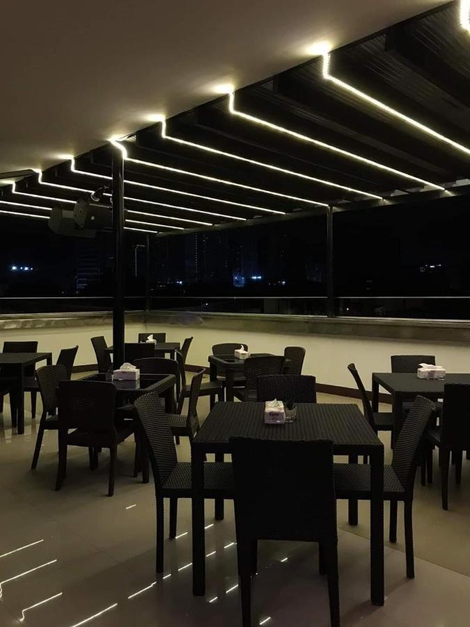 M28 Hotel And Apartments 케손시티 외부 사진